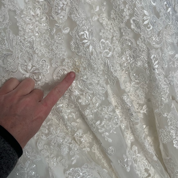 Wedding Dress - Picture 6 of 8